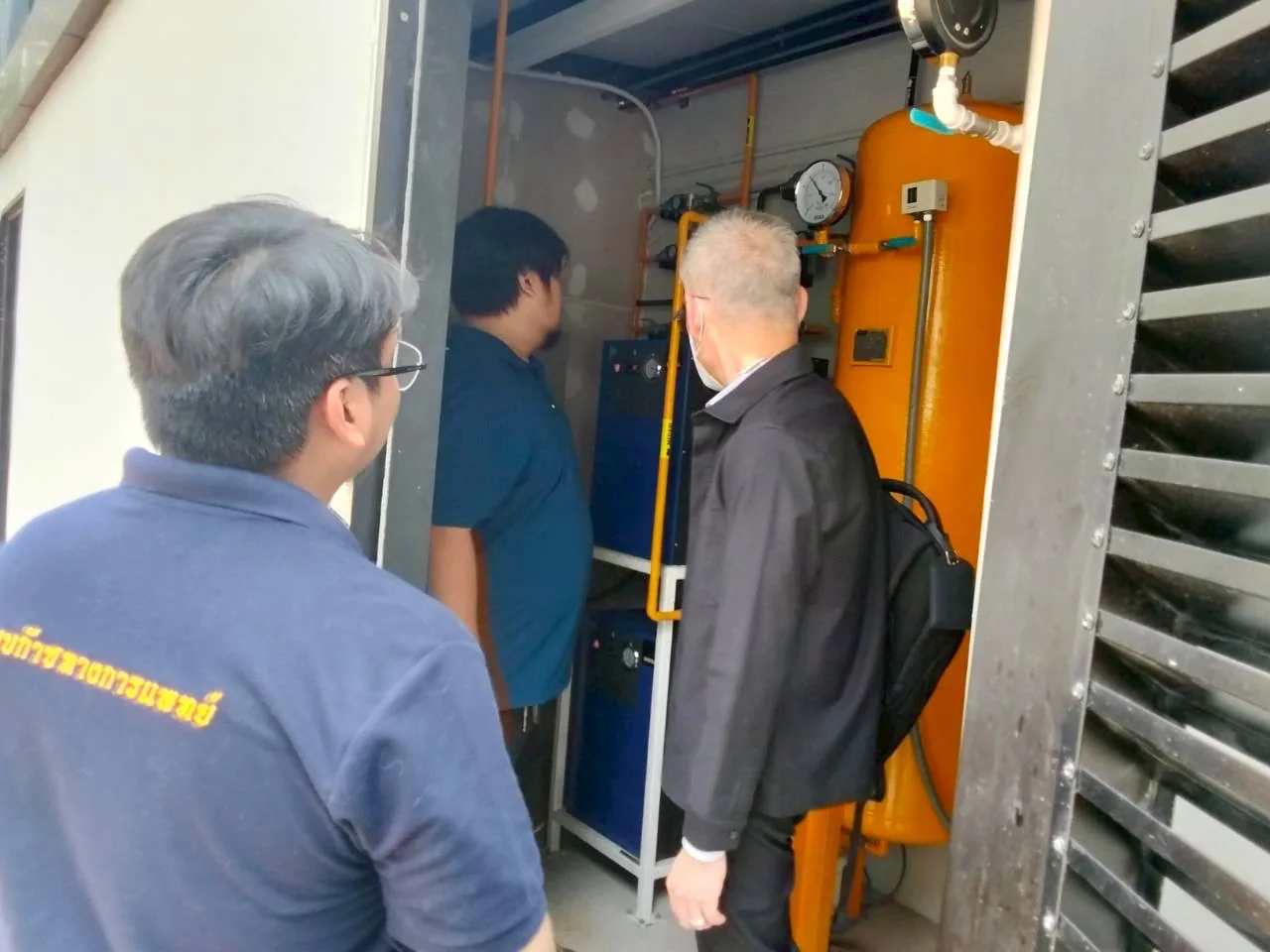 ห้องเครื่องระบบก๊าซทางการแพทย์ การตรวจสอบหน้างาน อาคาร 5 ชั้น รพ.เซ็นทรา สามเสน | Two Brothers Medical