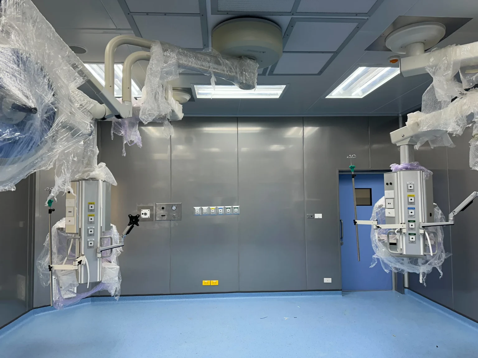 แผงติดผนัง ห้องผ่าตัด เพนแดนท์จ่ายก๊าซ รพ.กลาง | Two Brothers Medical