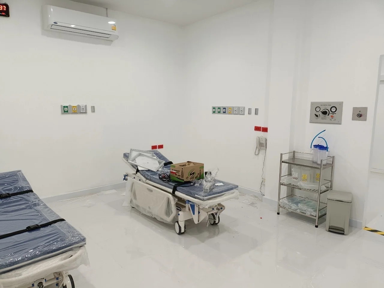 หัวจ่ายก๊าซทางการแพทย์ ห้องหัตถการ รพ.เจษฎา | Two Brothers Medical