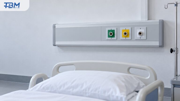 หัวจ่ายออกซิเจนสีเขียว Medical Air สีเหลือง และสุญญากาศสีขาวที่หัวเตียง